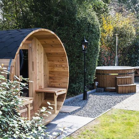 Attractive Bungalow With Sauna And Hot Tub Voorthuizen Esterno foto
