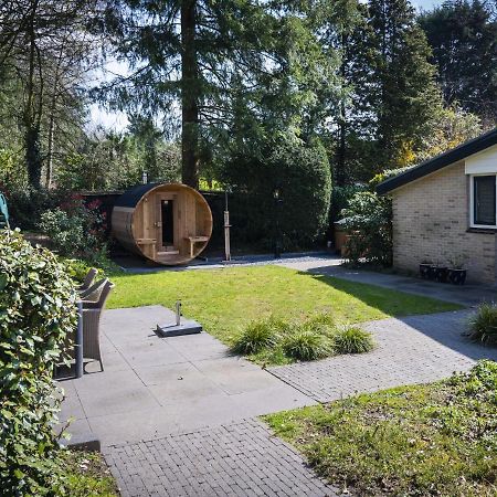 Attractive Bungalow With Sauna And Hot Tub Villa Voorthuizen Esterno foto