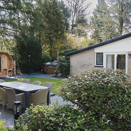 Attractive Bungalow With Sauna And Hot Tub Villa Voorthuizen Esterno foto