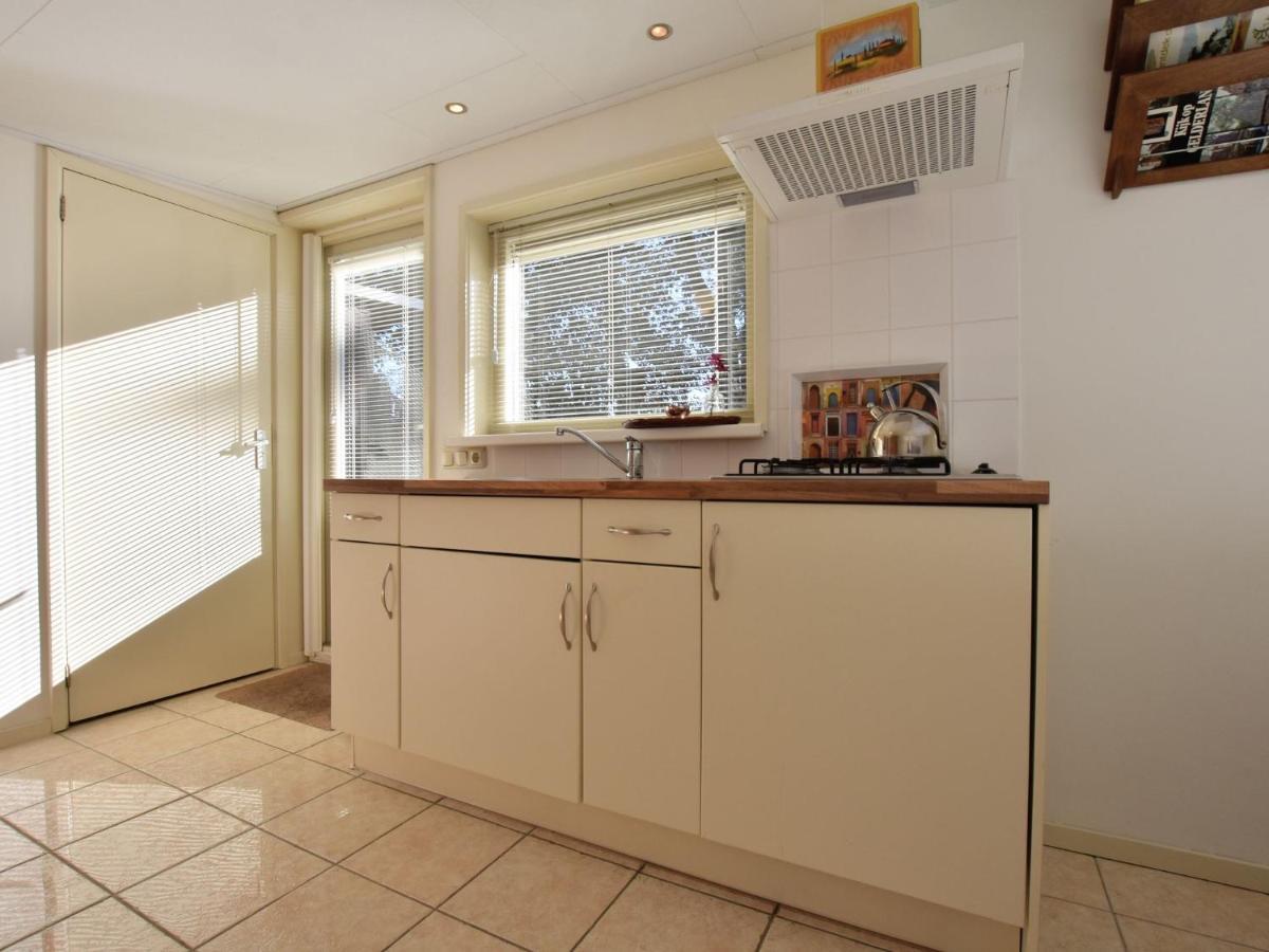 Attractive Bungalow With Sauna And Hot Tub Voorthuizen Esterno foto