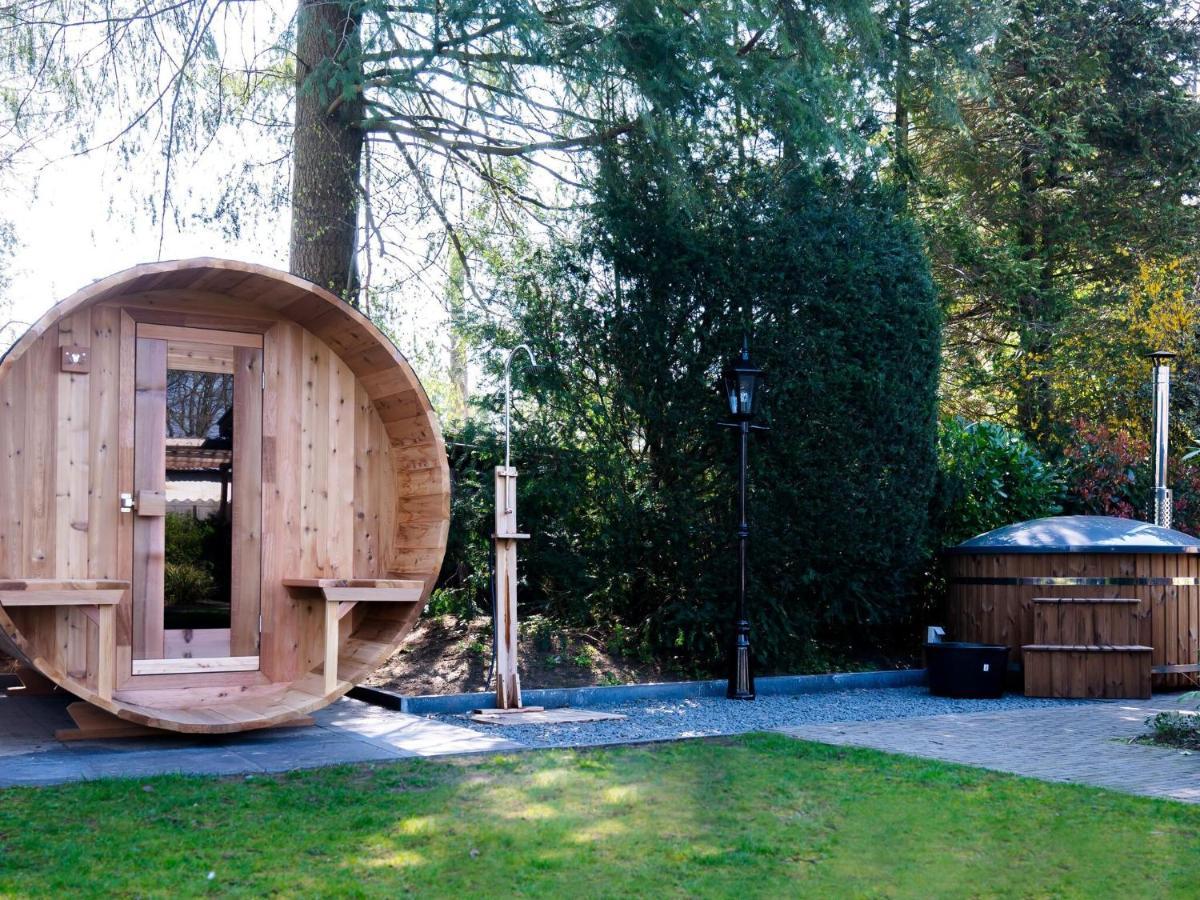 Attractive Bungalow With Sauna And Hot Tub Voorthuizen Esterno foto